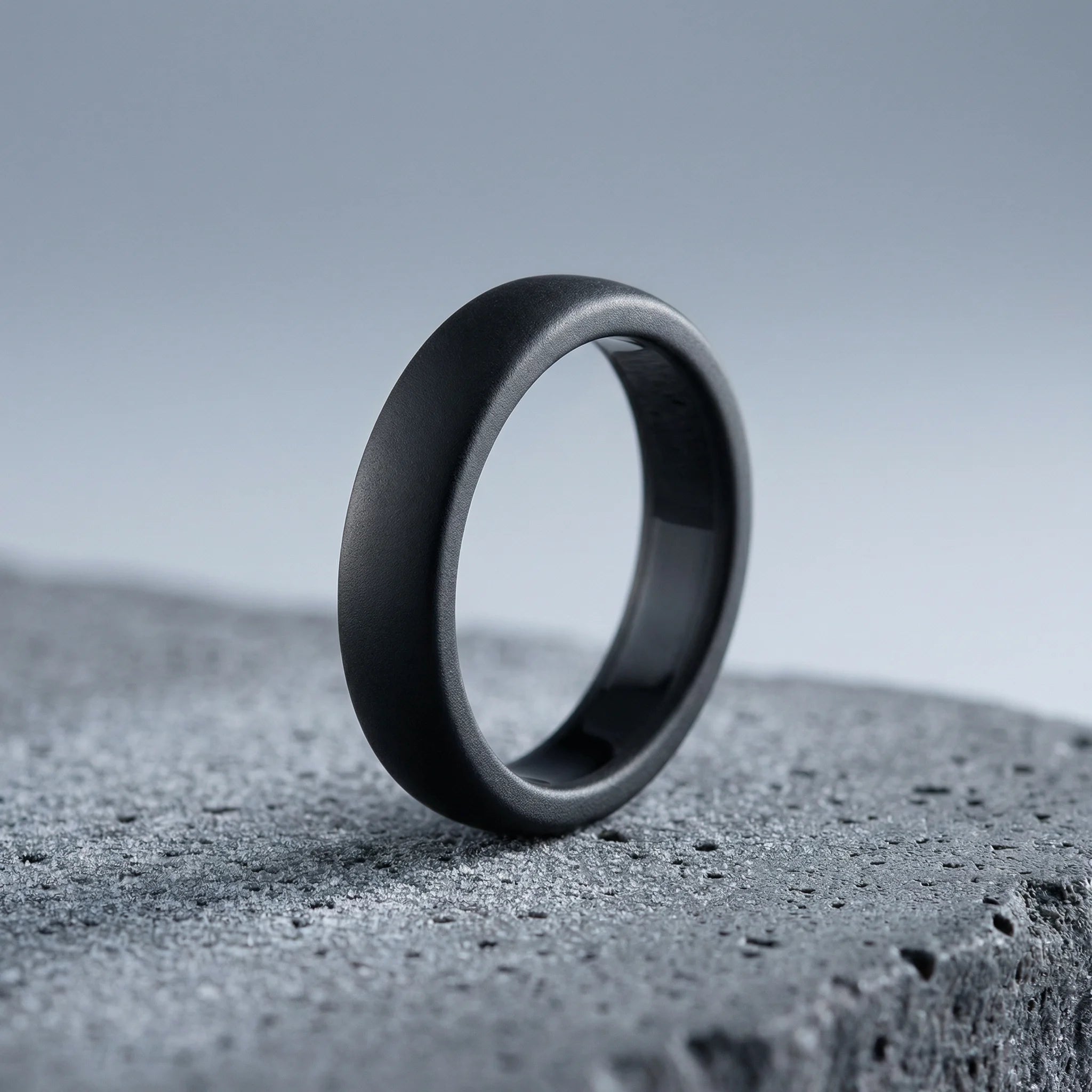 Anello in ceramica opaca "sabbiata" - Nero