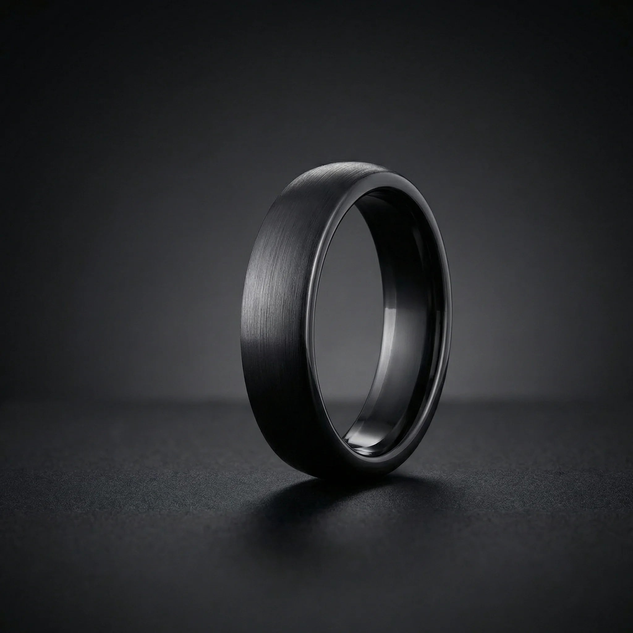 Anello in ceramica lucida "spazzolata" - Nero